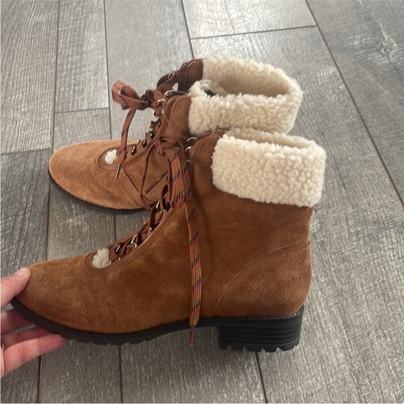 Crown & Ivy Size 7.5 Sherpa Lined Lace Up Boots. - Picture 5 of 9